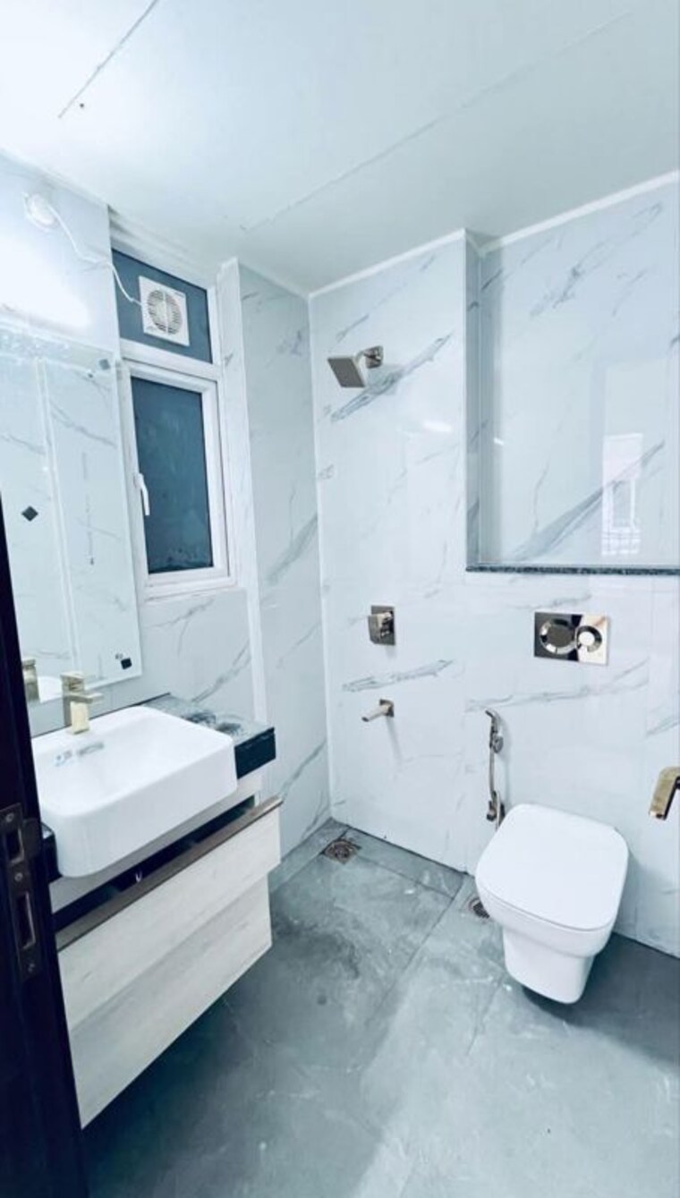 Bathroom, pyramid-midtown 2 Bedroom 1000 Sq.Ft. Apartment In Sector 59 Gurgaon 10524148