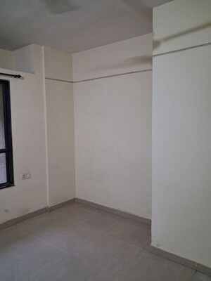 Room in 3 BHK Apartment at Kabra Hyde Park, Manpada – for Sale
