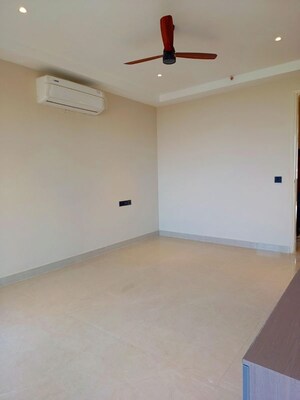 Room in 3 BHK Apartment at The Ananta Aspire, Utrathiya – for Rent