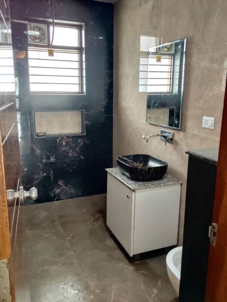 Bathroom, sector 16 4 Bedroom 2250 Sq.Ft. Builder Floor In Sector 16 Faridabad 10524209