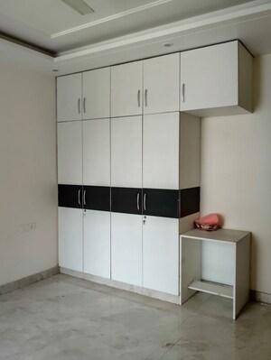 Bedroom in 4 BHK Builder Floor at Sector 16 – for Rent