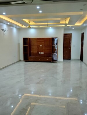 4 BHK Builder Floor For Rent in Sector 16
