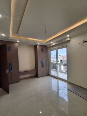 Room in 3 BHK Builder Floor at Sector 22 – for Rent