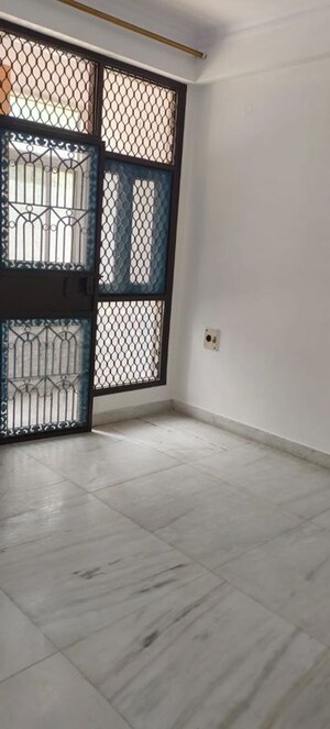 Room in 3 BHK Apartment at Sector 3 Dwarka – for Rent