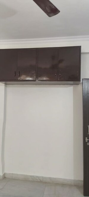 Room in 3 BHK Apartment at Sector 3 Dwarka – for Rent