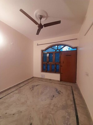 Room in 3 BHK Builder Floor at Palam Vihar Residents Association, Palam Vihar – for Rent