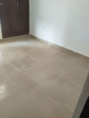 Room in 2 BHK Apartment at Supertech Cape Town, Sector 74 – for Rent