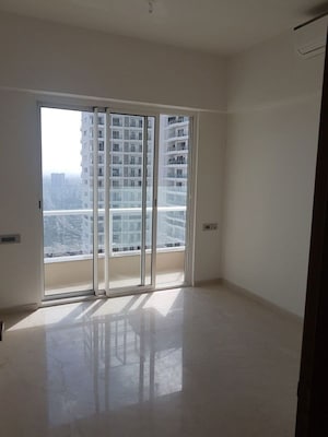 Room in 3 BHK Apartment at Omkar Alta Monte, Malad East – for Rent