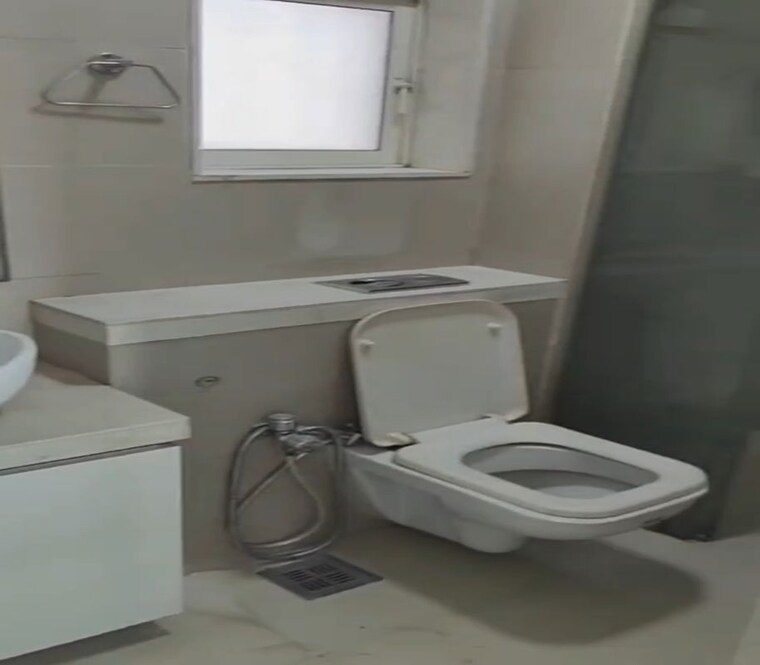 Bathroom, dadar east 2 Bedroom 675 Sq.Ft. Apartment In Dadar East Mumbai 10524307