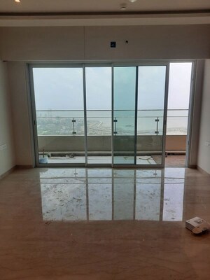 Room in 3.5 BHK Apartment at Lokhandwala Minerva Mahalaxmi, Mahalaxmi – for Rent