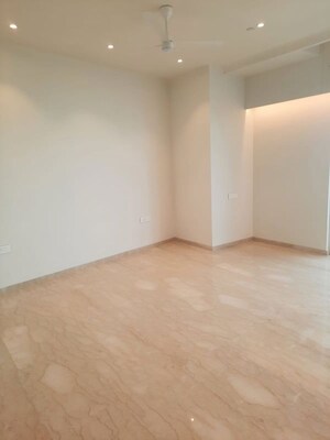 Room in 3.5 BHK Apartment at Lokhandwala Minerva Mahalaxmi, Mahalaxmi – for Rent