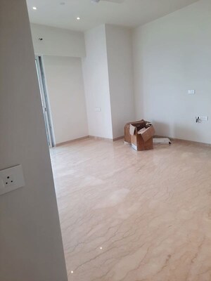 Room in 3.5 BHK Apartment at Lokhandwala Minerva Mahalaxmi, Mahalaxmi – for Rent