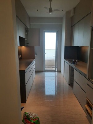 Room in 3.5 BHK Apartment at Lokhandwala Minerva Mahalaxmi, Mahalaxmi – for Rent