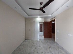 Room in 3 BHK Builder Floor at Sector 21 – for Rent