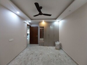 Room in 3 BHK Builder Floor at Sector 21 – for Rent