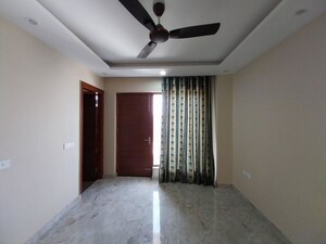 Room in 3 BHK Builder Floor at Sector 21 – for Rent