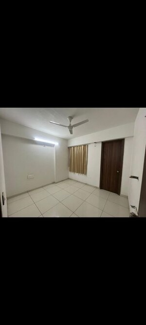 Room in 3 BHK Apartment at Avirat Silver Brook, Sp Ring Road – for Rent
