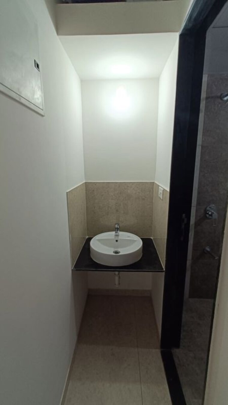 Bathroom, vilas-javdekar-yashwin-enchante 3 Bedroom 1000 Sq.Ft. Apartment In Kharadi Pune 10524331