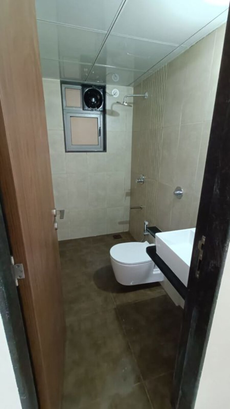 Bathroom, vilas-javdekar-yashwin-enchante 3 Bedroom 1000 Sq.Ft. Apartment In Kharadi Pune 10524331