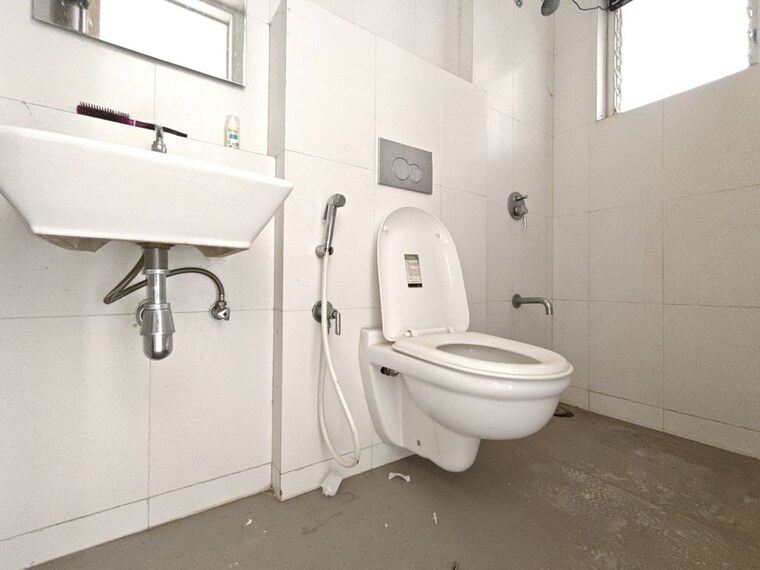 Bathroom, godrej-emerald 3 Bedroom 927 Sq.Ft. Apartment In Ghodbunder Road Thane 10524341