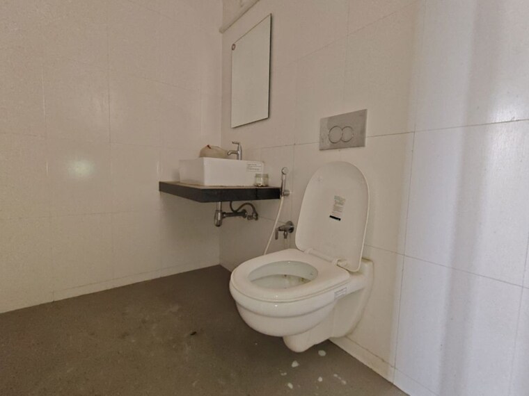 Bathroom, godrej-emerald 3 Bedroom 927 Sq.Ft. Apartment In Ghodbunder Road Thane 10524341