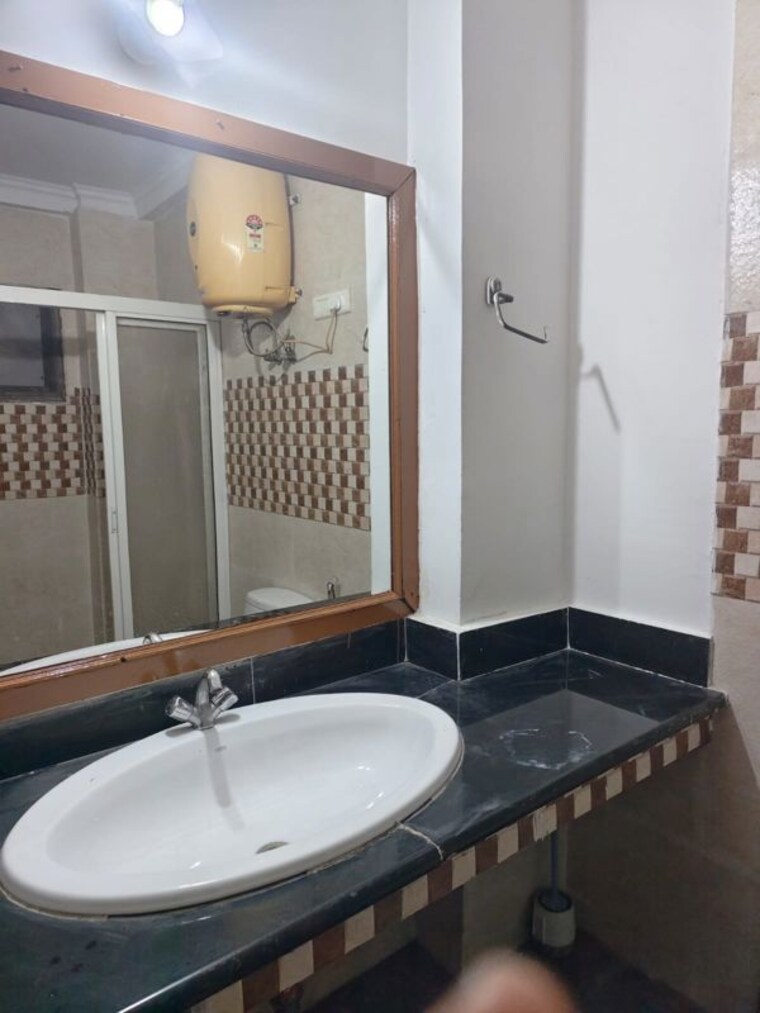 Attached Bathroom, sector 12 dwarka 3 Bedroom 2000 Sq.Ft. Apartment In Sector 12 Dwarka Delhi 10524379
