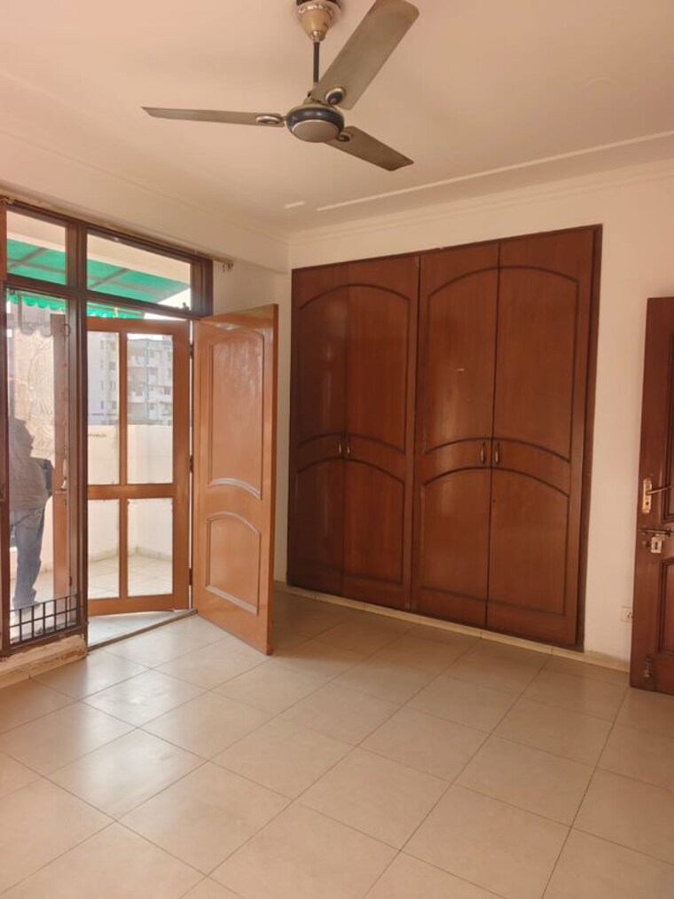 Room, sector 12 dwarka 3 Bedroom 2000 Sq.Ft. Apartment In Sector 12 Dwarka Delhi 10524379