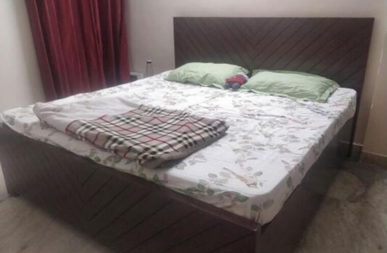 Bedroom, east of kailash 3 Bedroom 3000 Sq.Ft. Builder Floor In East Of Kailash Delhi 10524371