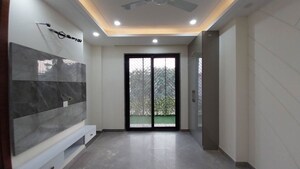 Room in 4 BHK Builder Floor at Sector 21 – for Rent