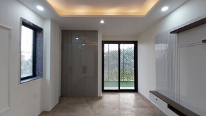 Room in 4 BHK Builder Floor at Sector 21 – for Rent