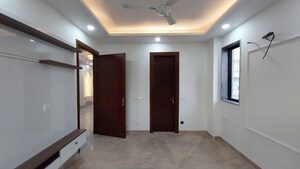 Room in 4 BHK Builder Floor at Sector 21 – for Rent