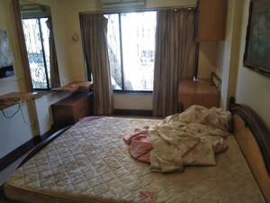 Bedroom in 2 BHK Apartment at Bandra West – for Rent