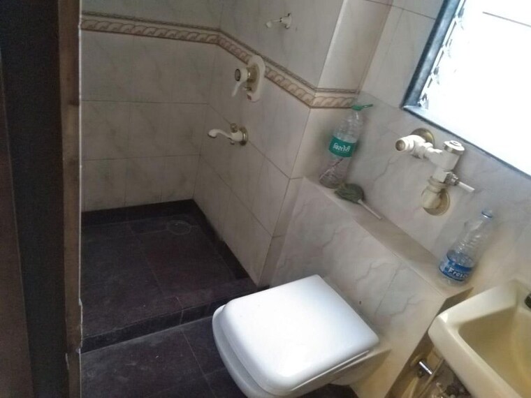 Bathroom, bandra west 2 Bedroom 700 Sq.Ft. Apartment In Bandra West Mumbai 10524409