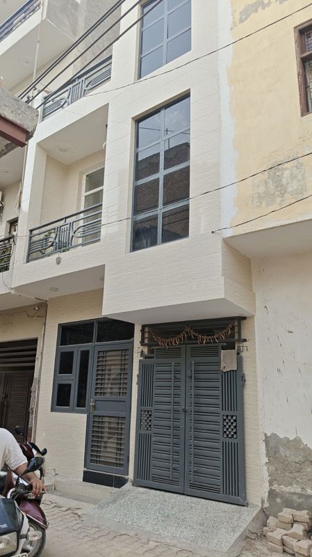 2 BHK + Prayer Room,Servant Room,Study Room,Extra Room,Basement,Store Room 600 Sq.Ft. Apartment in Pareena Laxmi Apartments