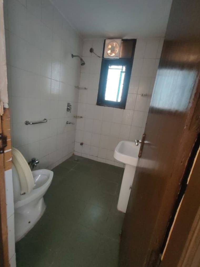Bathroom, sector 12 dwarka 2 Bedroom 1700 Sq.Ft. Apartment In Sector 12 Dwarka Delhi 10524425