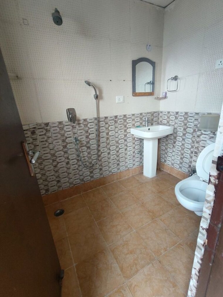 Bathroom, sector 12 dwarka 2 Bedroom 1700 Sq.Ft. Apartment In Sector 12 Dwarka Delhi 10524425