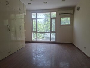 Room in 4 BHK Builder Floor at Sector 21 – for Rent