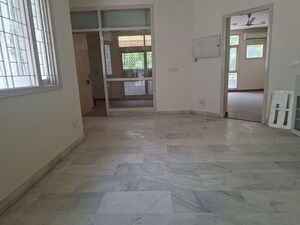 Room in 4 BHK Builder Floor at Sector 21 – for Rent
