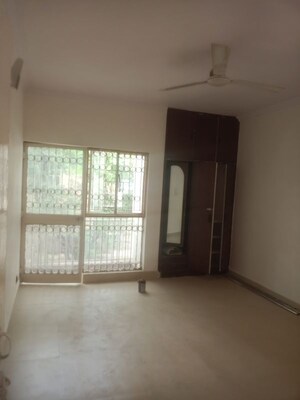 Room in 3 BHK Apartment at Vasant Kunj – for Rent