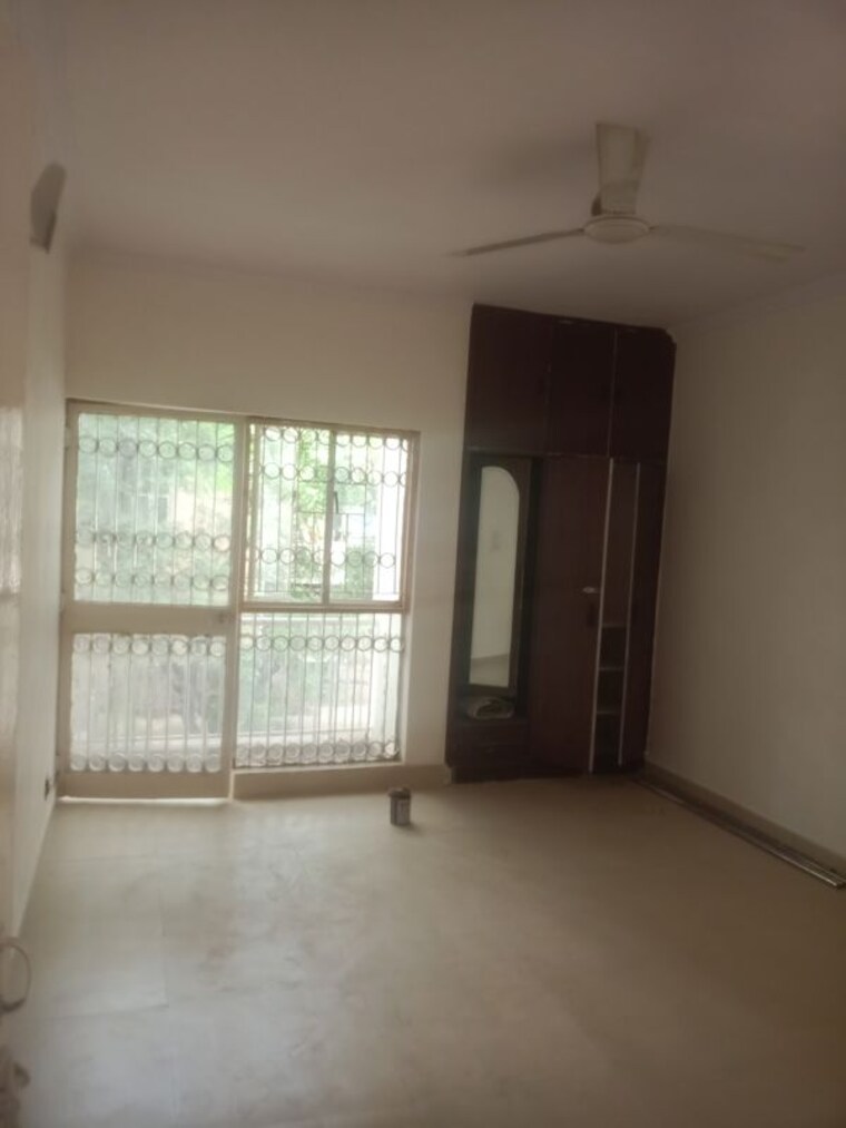 Room, vasant kunj 3 Bedroom 1500 Sq.Ft. Apartment In Vasant Kunj Delhi 10524416