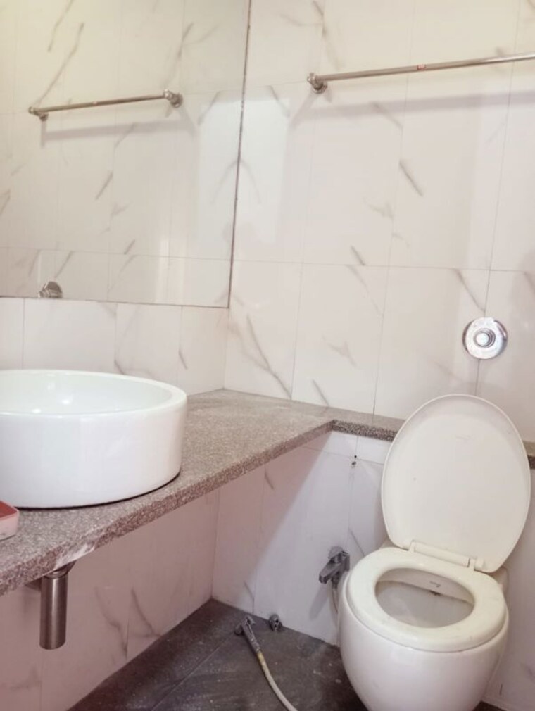 Bathroom, westinrely-ashwin-heights 2 Bedroom 600 Sq.Ft. Apartment In Goregaon East Mumbai 10515397