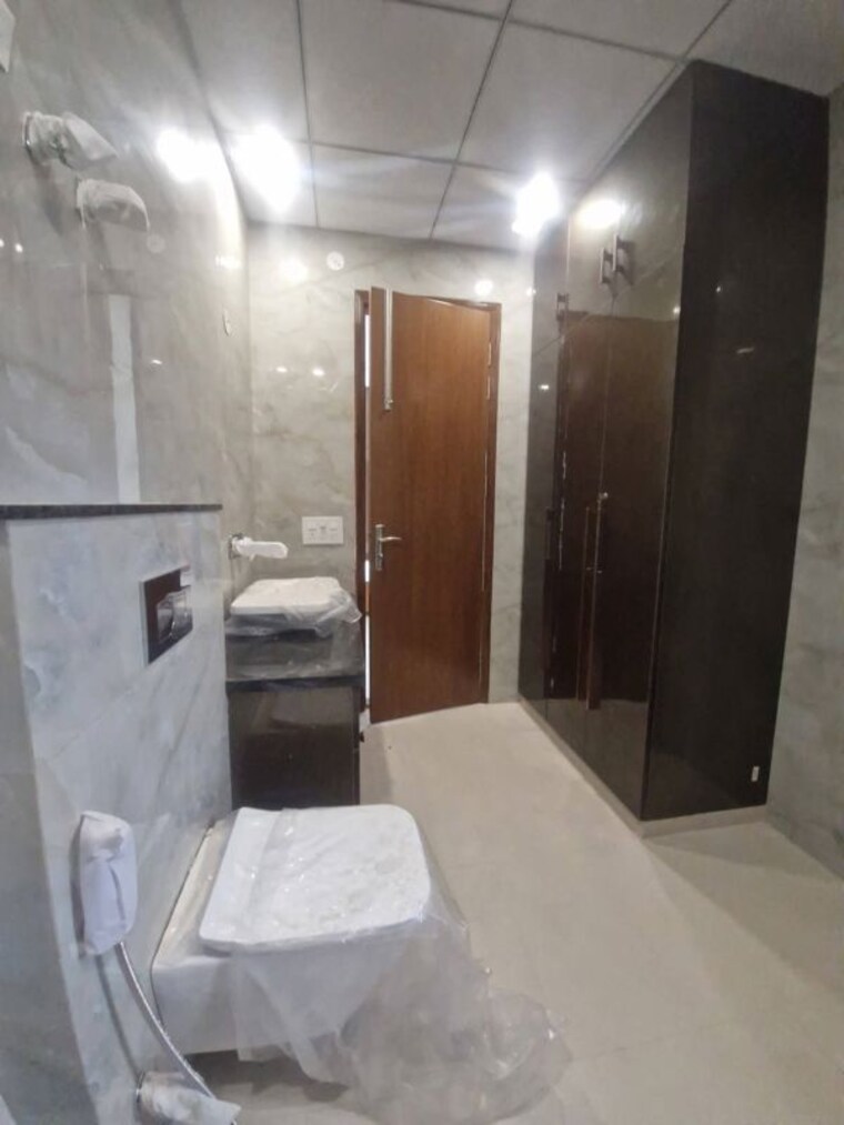 Bathroom, trident-embassy 4 Bedroom 2460 Sq.Ft. Apartment In Sector 1 Greater Noida Greater Noida 10524476