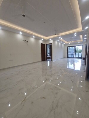 Room in 4 BHK Apartment at Trident Embassy, Sector 1 Greater Noida – for Rent