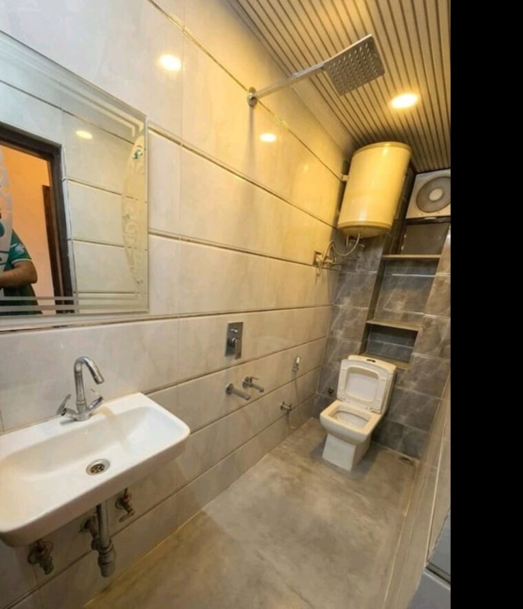 Bathroom, naraina 2 Bedroom 125 Sq.Yd. Builder Floor In Naraina Delhi 10516892