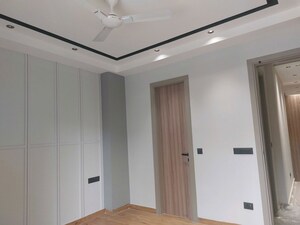 Room in 3 BHK Builder Floor at Sector 23 – for Rent