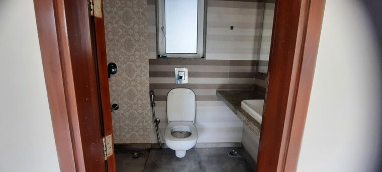 Bathroom, supreme-19 2 Bedroom 650 Sq.Ft. Apartment In Lokhandwala Mumbai 10524563