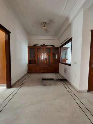 Room in 3 BHK Builder Floor at Nehru Enclave – for Rent