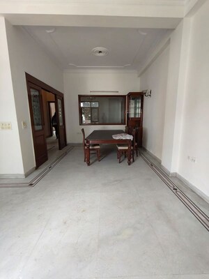 Room in 3 BHK Builder Floor at Nehru Enclave – for Rent