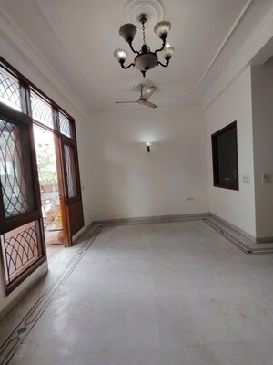 Room in 3 BHK Builder Floor at Nehru Enclave – for Rent