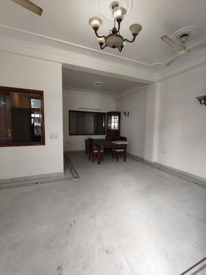 Room in 3 BHK Builder Floor at Nehru Enclave – for Rent